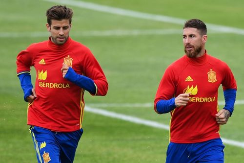 Pique and Ramos in Spain colors