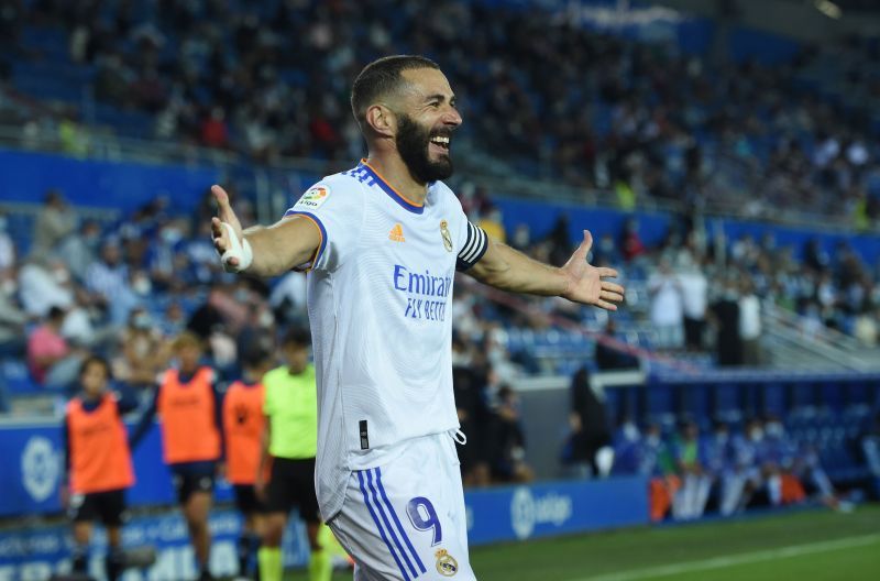 Karim Benzema scored twice as Real Madrid beat Alaves