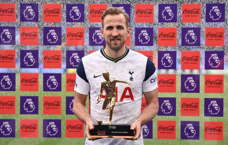 Harry Kane with his Best Playmaker award from the 2020-21 Premier League season