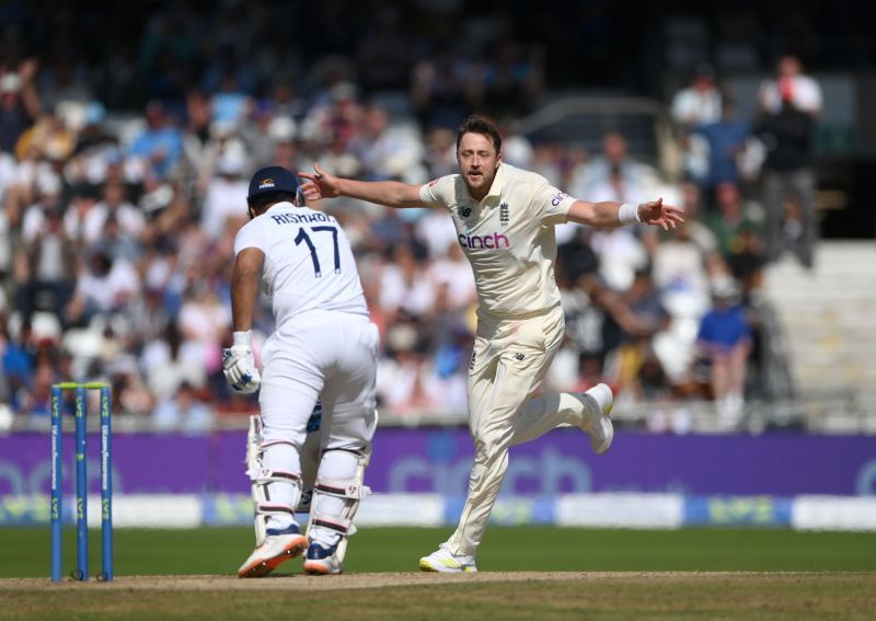 Ollie Robinson dismisses Rishabh Pant.