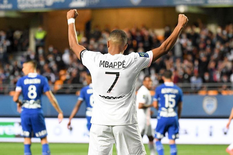 Kylian Mbappe rejoices after setting up Mauro Icardi. / Image: Ligue 1 Twitter Handle