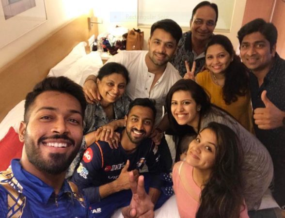 Hardik Pandya with his Family