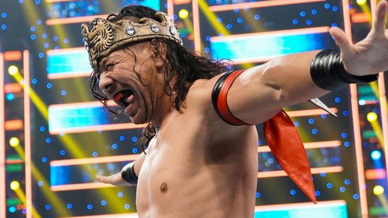 Shinsuke Nakamura wearing the crown