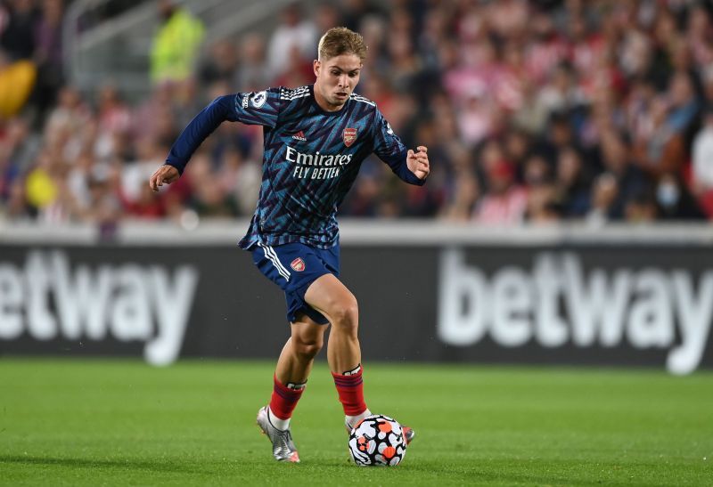 Emile Smith Rowe in action against Brentford