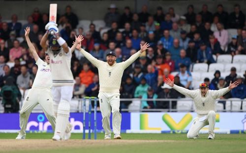 Virat Kohli survived a sharp incoming delivery by Ollie Robinson early on