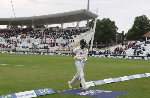 Play was called off early on Day 2 because of rain and bad light