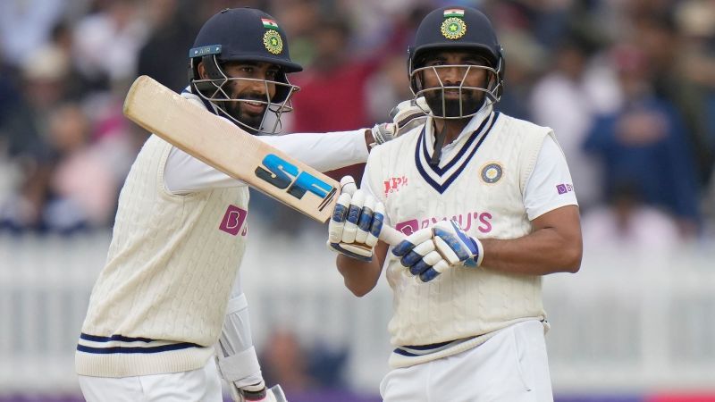 Mohammed Shami (R) and Jasprit Bumrah put on a match-altering partnership at Lord's