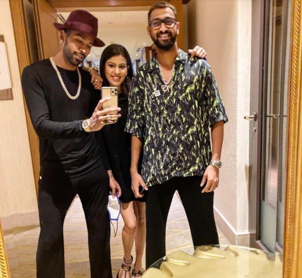 Hardik Pandya with his brother Krunal Pandya and his wife Pankuri Pandya