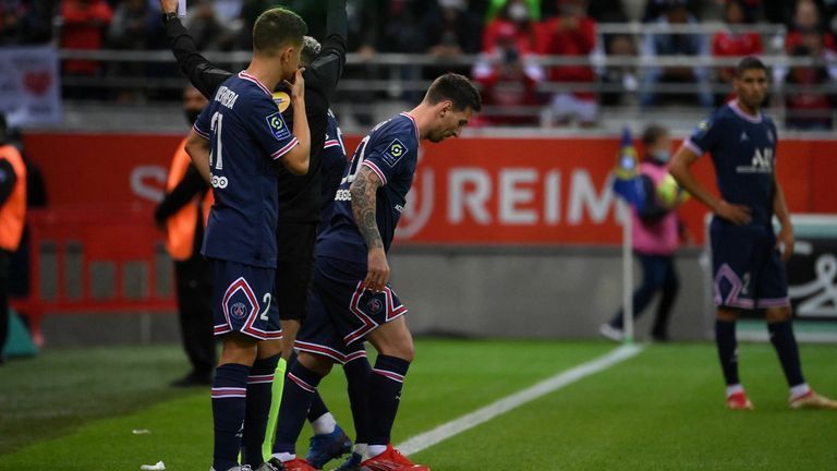 Messi finally comes on for PSG!