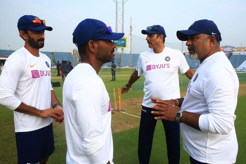 Vikram Rathour, R Sridhar, Ravi Shastri and Bharat Arun have a chat | Photo  | Global | ESPNcricinfo.com