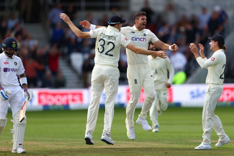 England players celebrate the wicket of Virat Kohli on Day 1 of the Headingley Test