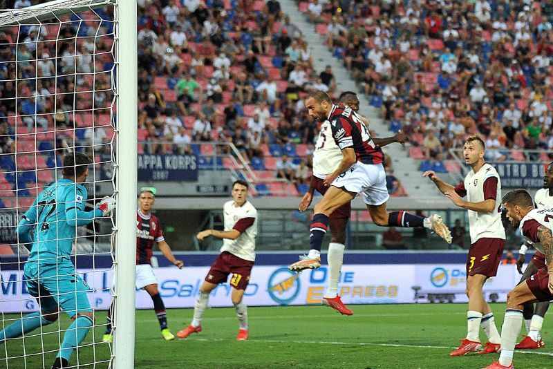 De Silvestri in action for Bologna in Serie A