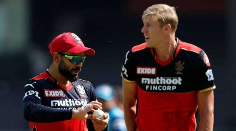 Kyle Jamieson (R) and Virat Kohli both play for Royal Challengers Bangalore