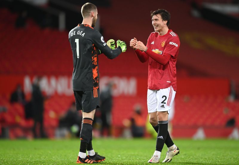 The more experienced De Gea can still put in a good shift with Henderson on his trail.