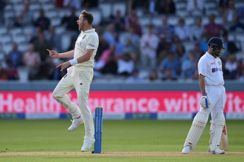 Ollie Robinson celebrates Virat Kohli&#039;s wicket