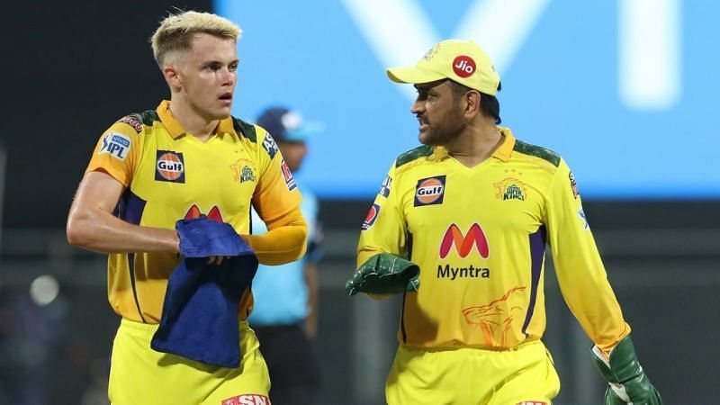 Sam Curran having a chat with his Chennai Super Kings skipper MS Dhoni. Pic: IPLT20.COM