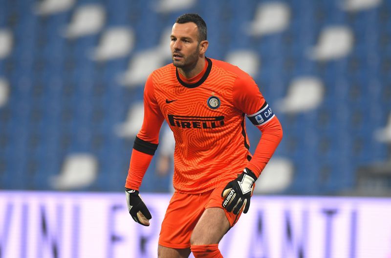 Samir Handanović bagged 15 clean sheets (the most) in Serie A 2020/21