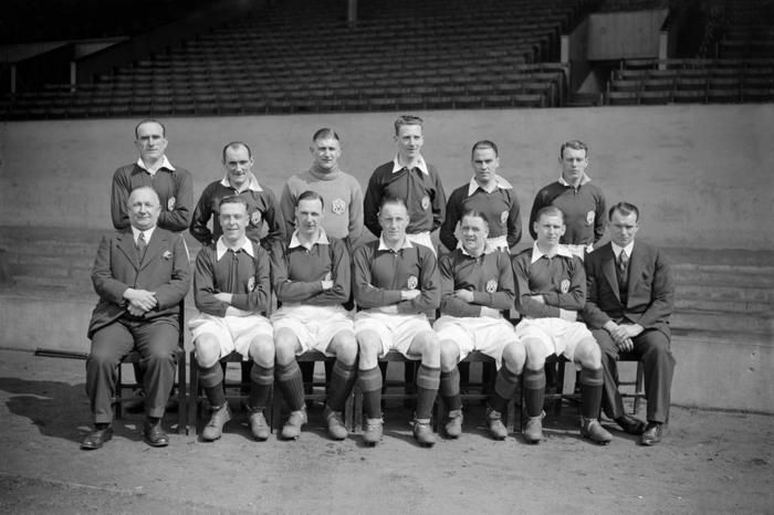 Herbert Chapman with his Arsenal squad