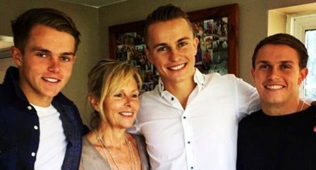 Sam Curran with his mother and his brothers