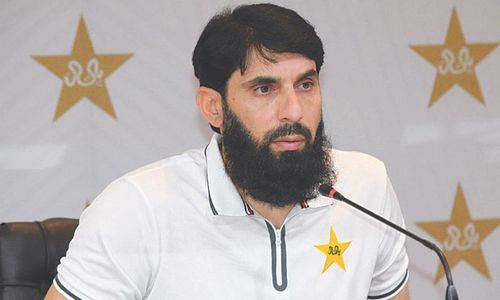 Pakistan head coach Misbah-ul-Haq tests positive for Covid