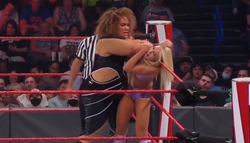Charlotte Flair vs Nia Jax on tonight&#039;s WWE RAW was certainly a strange contest.