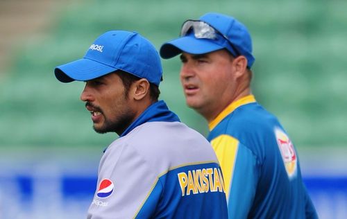 Mohammad Amir (L) and Mickey Arthur