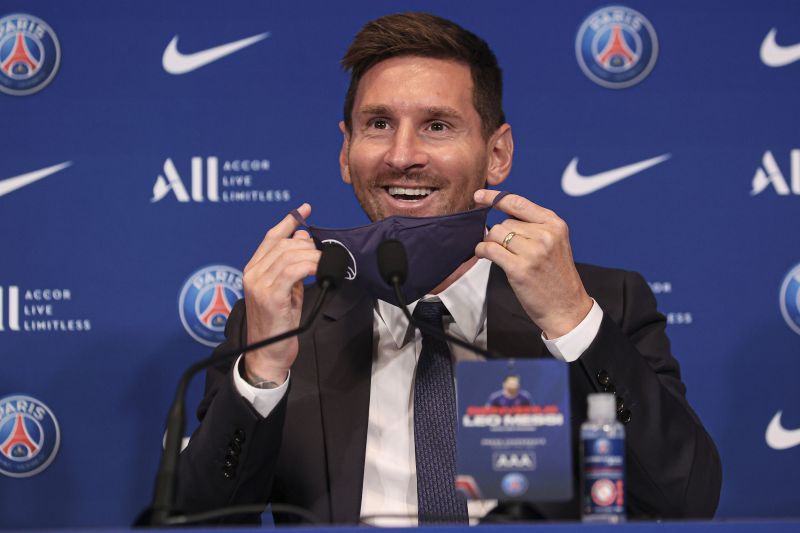 Lionel Messi - Presentation at Paris Saint-Germain