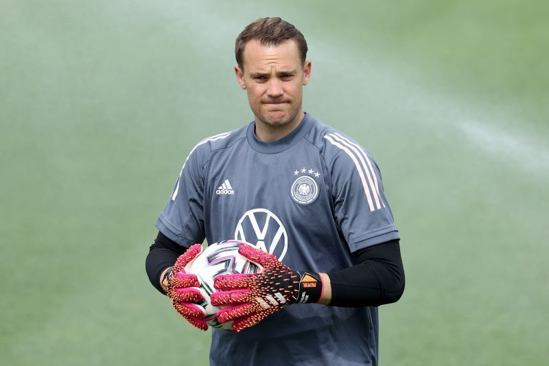 Manuel Neuer is one of the top goalkeepers over the age of 30.