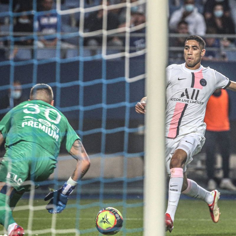 Achraf Hakimi scored his first goal for PSG/ Image: Bleacherreport