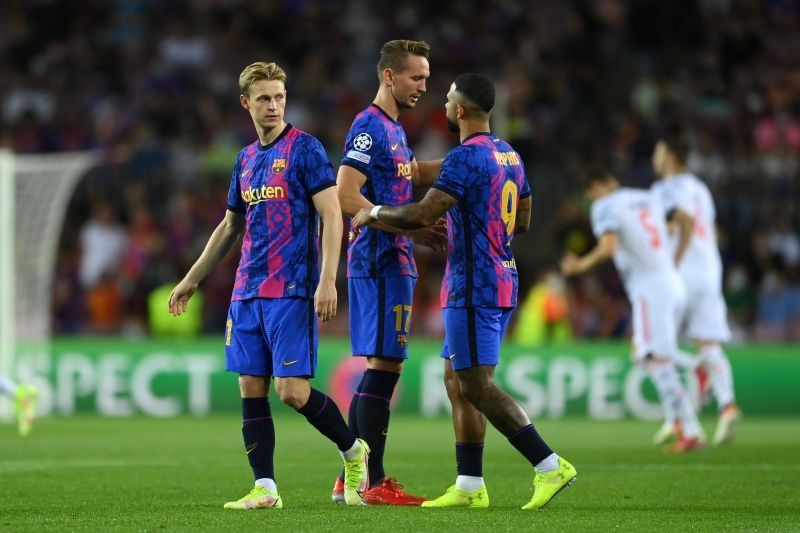 de Jong (C) was largely anonymous for Barcelona against Bayern Munich