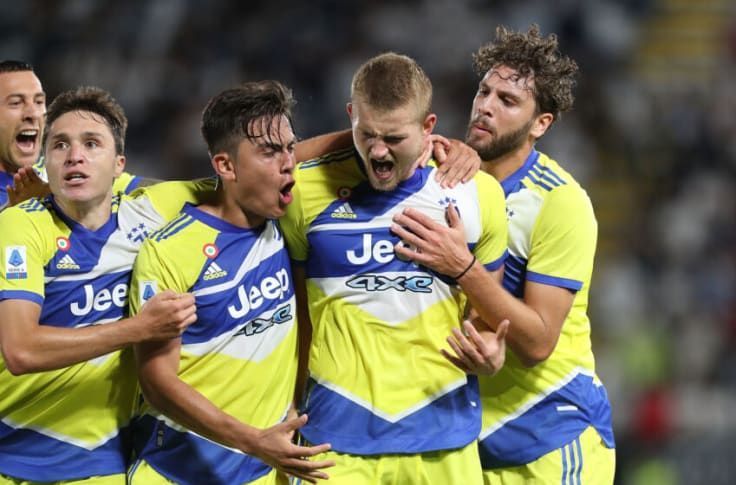 Matthijs de Ligt&#039;s late strike earned Juventus a comeback victory, their first of the season.