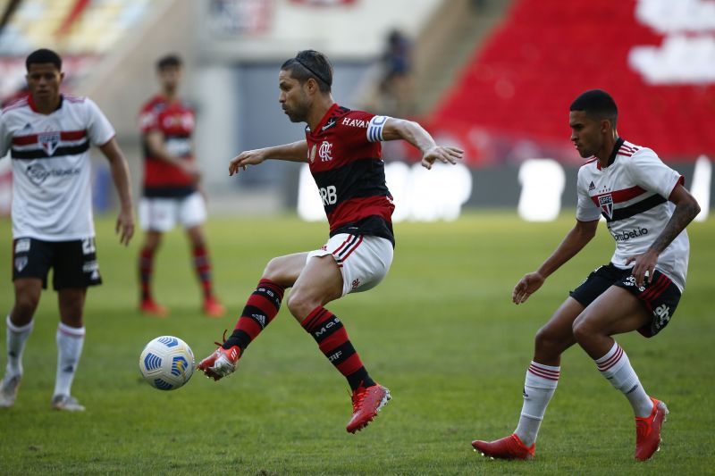 Palmeiras play host to Sao Paulo at the Est&aacute;dio do Maracan&atilde; on Monday