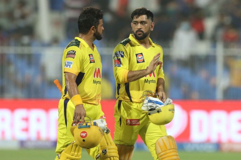 आरसीबी के खिलाफ मैच जीतने के बाद सुरेश रैना और एमएस धोनी
