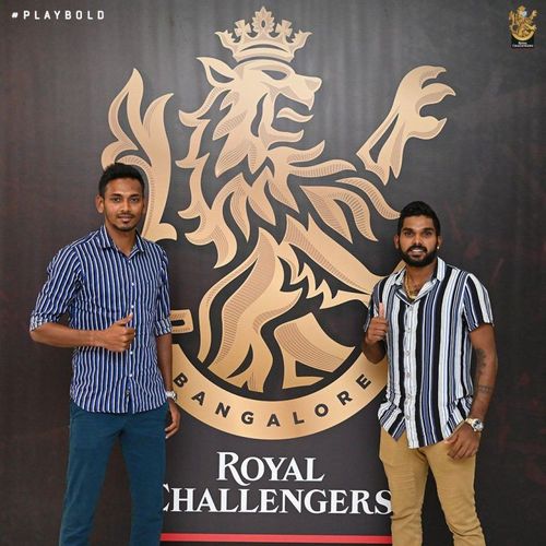 Dushmantha Chameera (L) with Wanindu Hasaranga. (Image source: RCB Twitter)