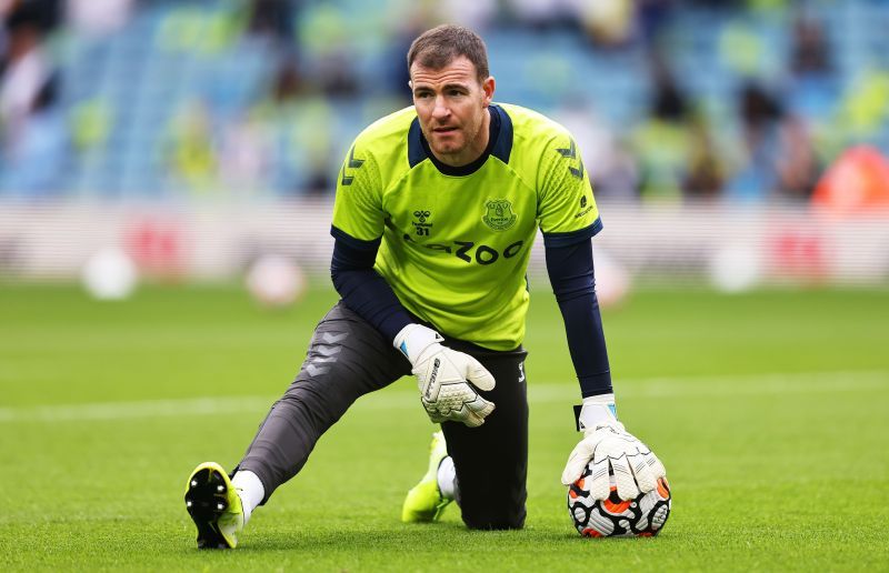 Lonergan is behind Pickford and Begovic in the pecking order at Everton