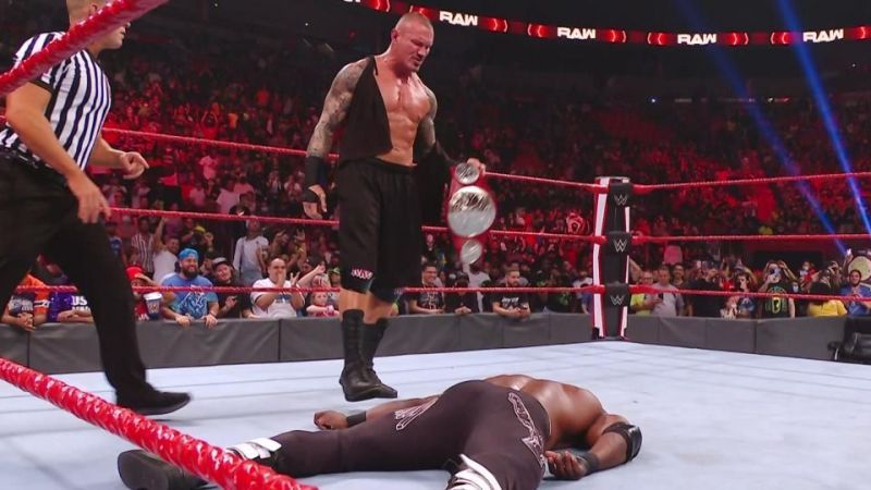 WWE Raw के दो सुपरस्टार्स रैंडी ऑर्टन और बॉबी लैश्ले 