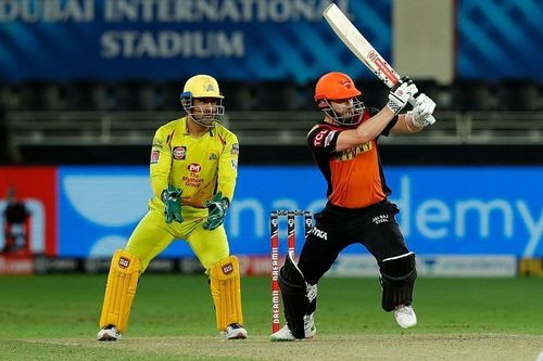 MS Dhoni and Kane Williamson. Pic: IPLT20.COM