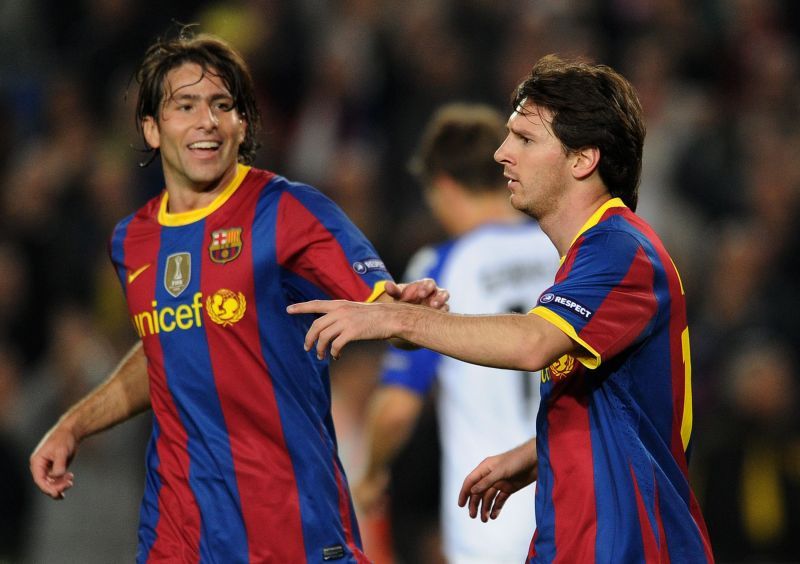 Maxwell (L) played for Barcelona between 2009-2012