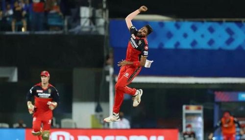 KKR vs RCB: 3 bowlers to watch out for