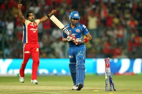 Vinay Kumar enjoys the dismissal of Rohit Sharma during IPL 2013 (Image Courtesy: IPLT20.com)