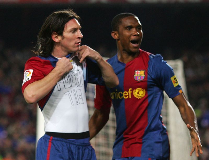 Eto&#039;o and Messi playing against Real Madrid