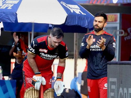 Virat Kohli (R) lauding Glenn Maxwell after a knock during IPL 2021.