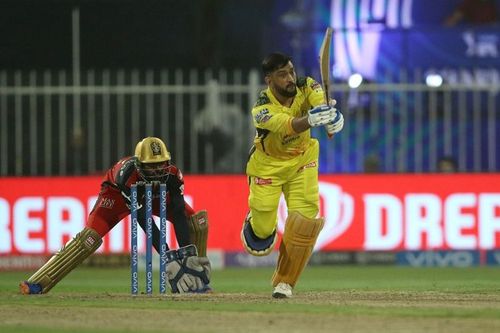 MS Dhoni batted at No.6 in yesterday's encounter against RCB [P/C: iplt20.com]