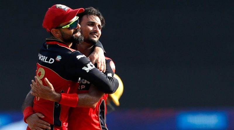 Virat Kohli celebrating with Harshal Patel.