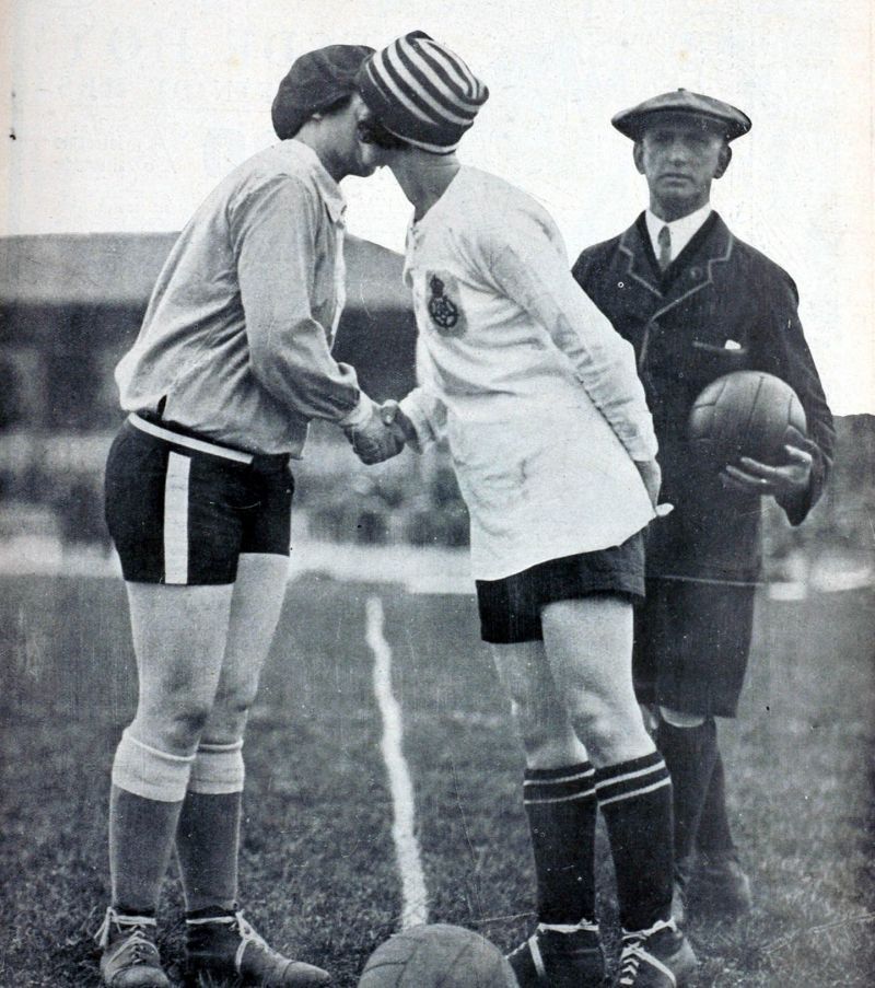 Before the match began, it was a custom for the captains of the two teams to kiss each other on the cheeks