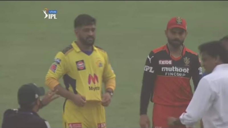 MS Dhoni and Virat Kohli stroll out for the toss amid a sandstorm in Sharjah [Image- Screengrab/IPLT20].