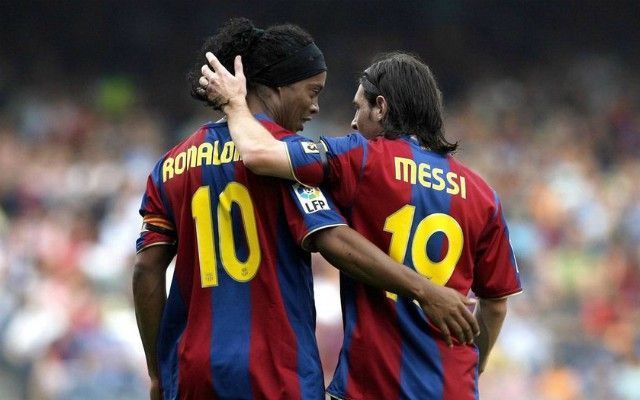Ronaldinho (left) and Lionel Messi are two of the greatest #10s in Barcelona history.