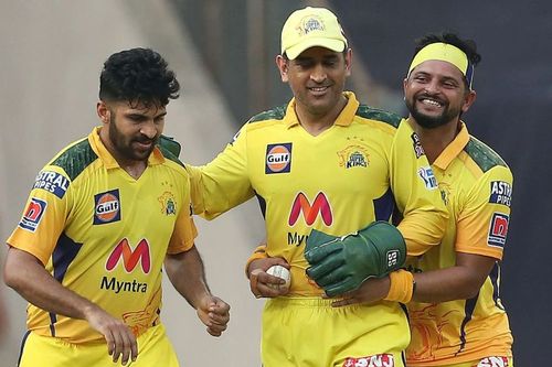 MS Dhoni and Suresh Raina during an IPL game