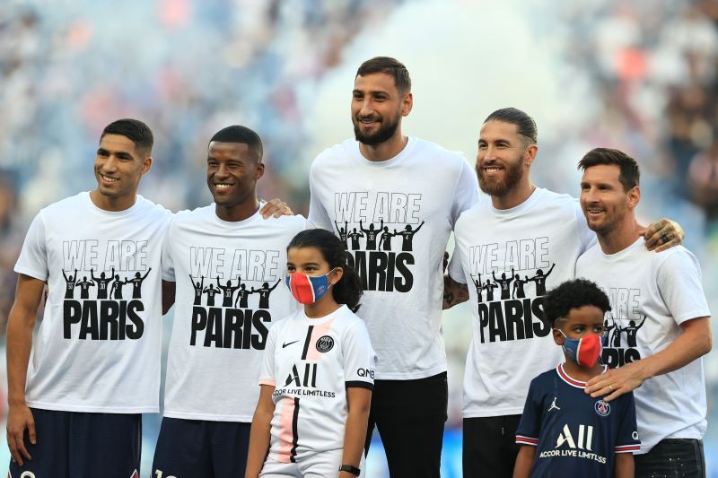 New signings, Achraf Hakimi, Georginio Wijnaldum, Gianluigi Donnarumma, Sergio Ramos and Lionel Messi pose for a photo as they are introduced to the fans