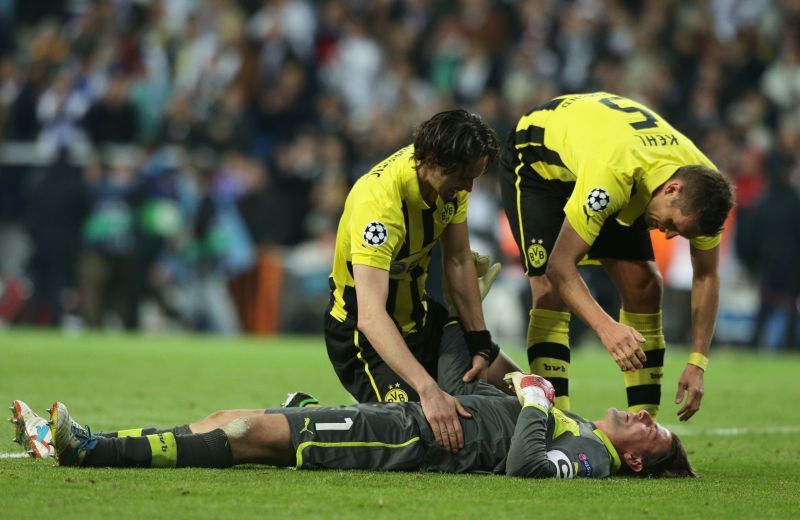  Borussia Dortmund celebrate their UEFA Champions League Semi Final victory over Real Madrid.